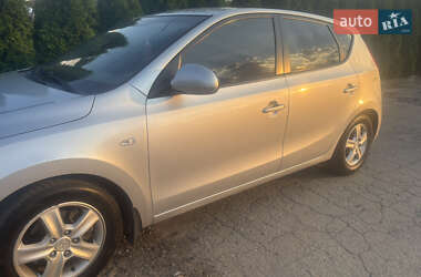 Хэтчбек Hyundai i30 2008 в 