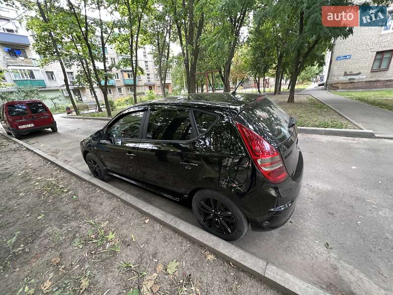 Хэтчбек Hyundai i30 2011 в Харькове
