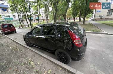 Хэтчбек Hyundai i30 2011 в 