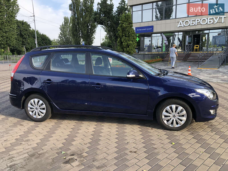 Универсал Hyundai i30 2011 в Киеве
