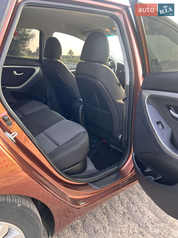Универсал Hyundai i30 2013 в Радивилове