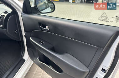 Хэтчбек Hyundai i30 2010 в 