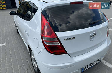 Хэтчбек Hyundai i30 2010 в 