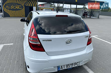 Хэтчбек Hyundai i30 2010 в 