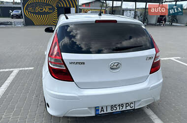 Хэтчбек Hyundai i30 2010 в 