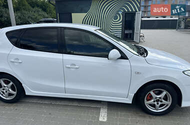 Хэтчбек Hyundai i30 2010 в 