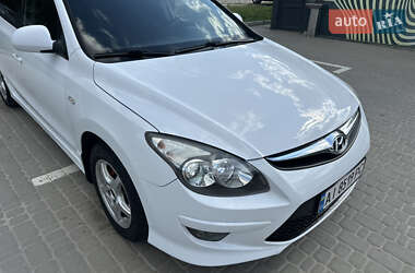 Хэтчбек Hyundai i30 2010 в 