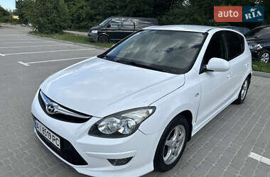Хэтчбек Hyundai i30 2010 в 
