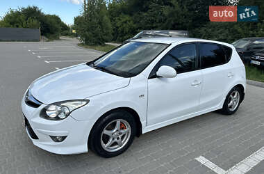 Хэтчбек Hyundai i30 2010 в 