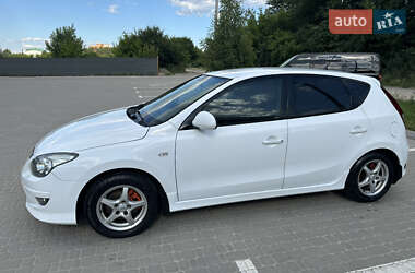 Хэтчбек Hyundai i30 2010 в 