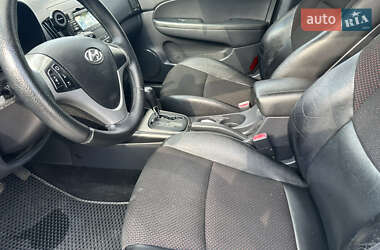 Хэтчбек Hyundai i30 2010 в 