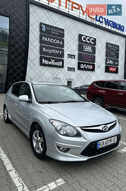 Хэтчбек Hyundai i30 2011 в 