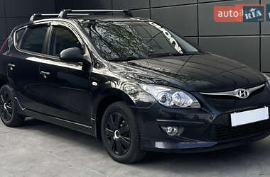 Хэтчбек Hyundai i30 2011 в 