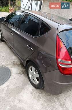 Хетчбек Hyundai i30 2011 в 