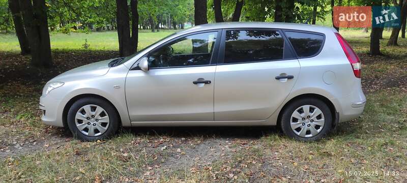 Универсал Hyundai i30 2008 в Зенькове