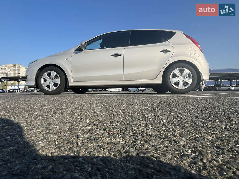 Хэтчбек Hyundai i30 2011 в Киеве