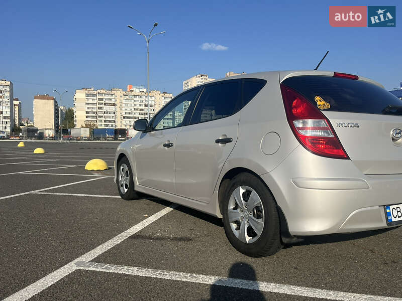 Хэтчбек Hyundai i30 2011 в Киеве