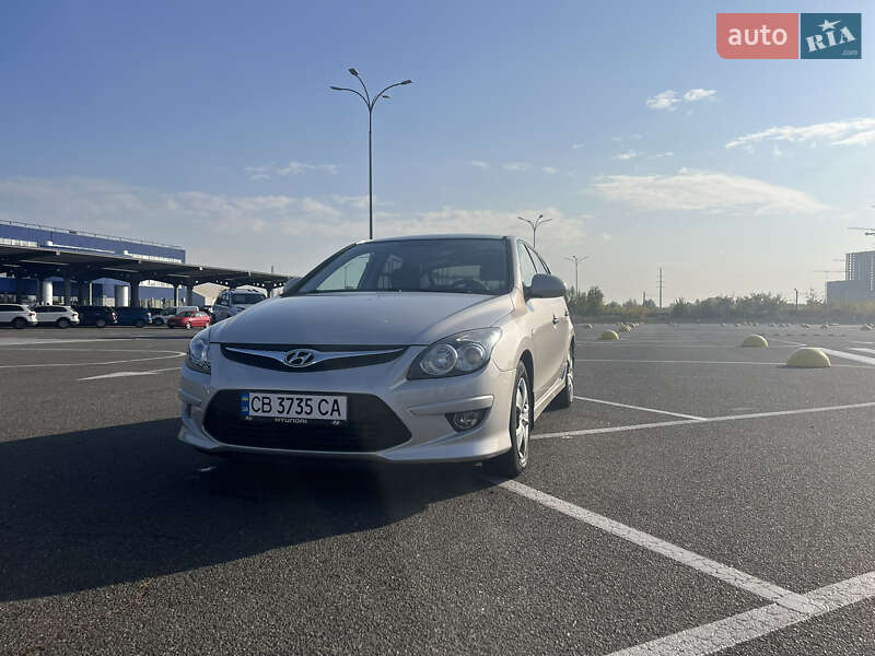 Хэтчбек Hyundai i30 2011 в Киеве