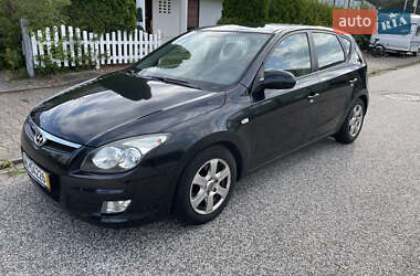 Хэтчбек Hyundai i30 2009 в 