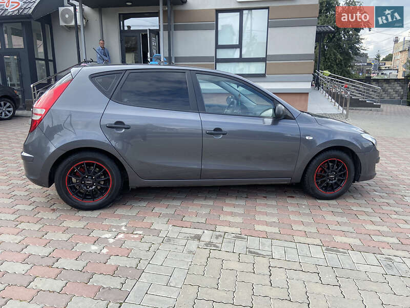 Хэтчбек Hyundai i30 2009 в Ровно