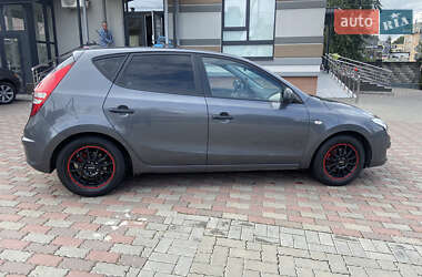 Хэтчбек Hyundai i30 2009 в 