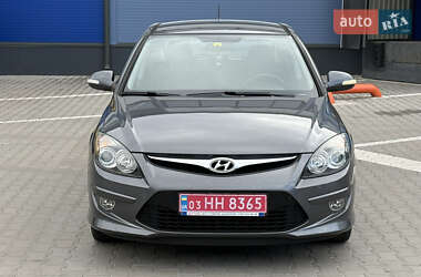 Хэтчбек Hyundai i30 2011 в 