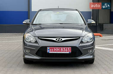 Хэтчбек Hyundai i30 2011 в 