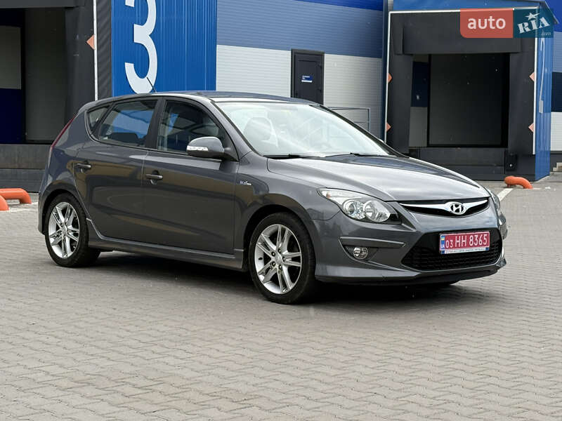 Хэтчбек Hyundai i30 2011 в 