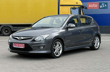 Хэтчбек Hyundai i30 2011 в 
