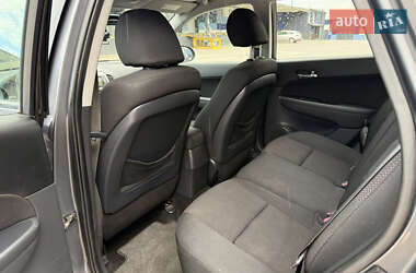 Хэтчбек Hyundai i30 2011 в 
