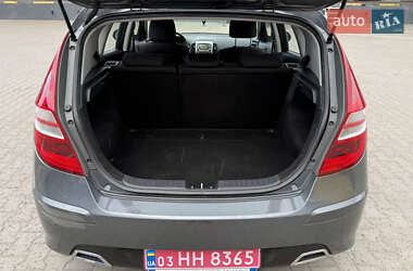 Хэтчбек Hyundai i30 2011 в 