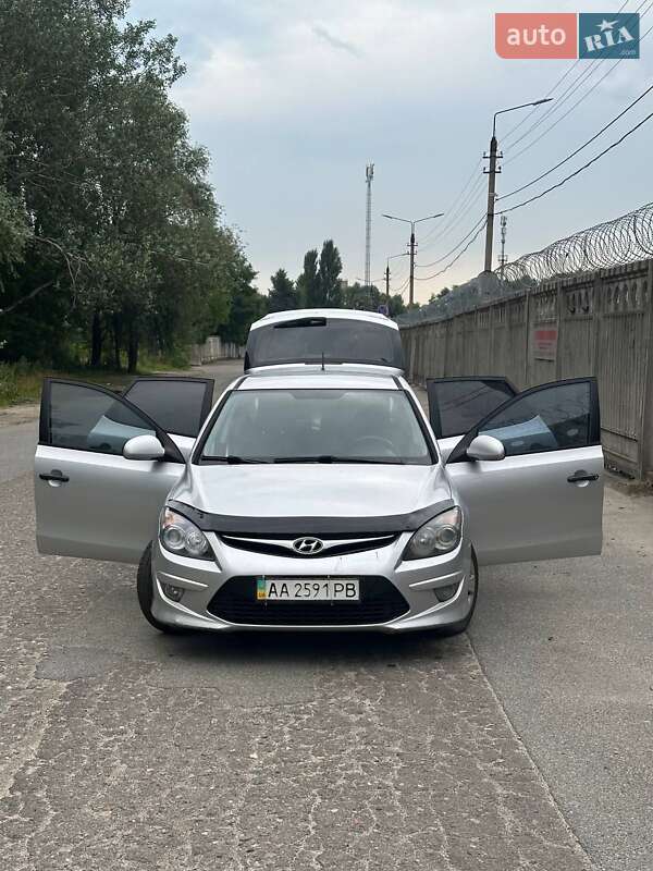 Хэтчбек Hyundai i30 2011 в Киеве