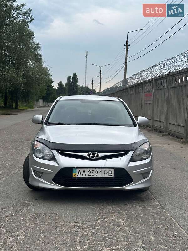 Хэтчбек Hyundai i30 2011 в Киеве