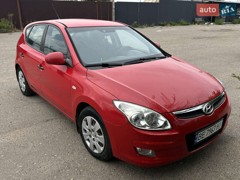 Хэтчбек Hyundai i30 2008 в 