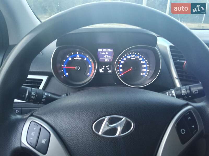 Хэтчбек Hyundai i30 2014 в Кривом Роге
