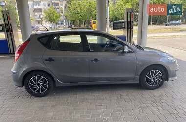 Хэтчбек Hyundai i30 2011 в 