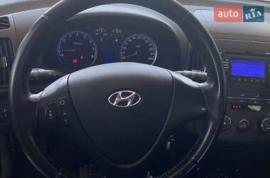 Хэтчбек Hyundai i30 2011 в 