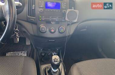 Хэтчбек Hyundai i30 2011 в 