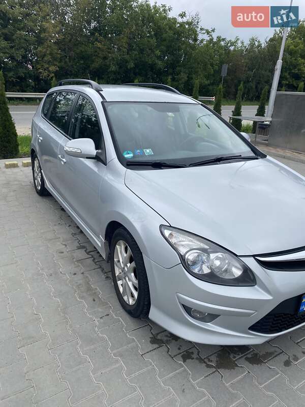 Универсал Hyundai i30 2010 в Тернополе