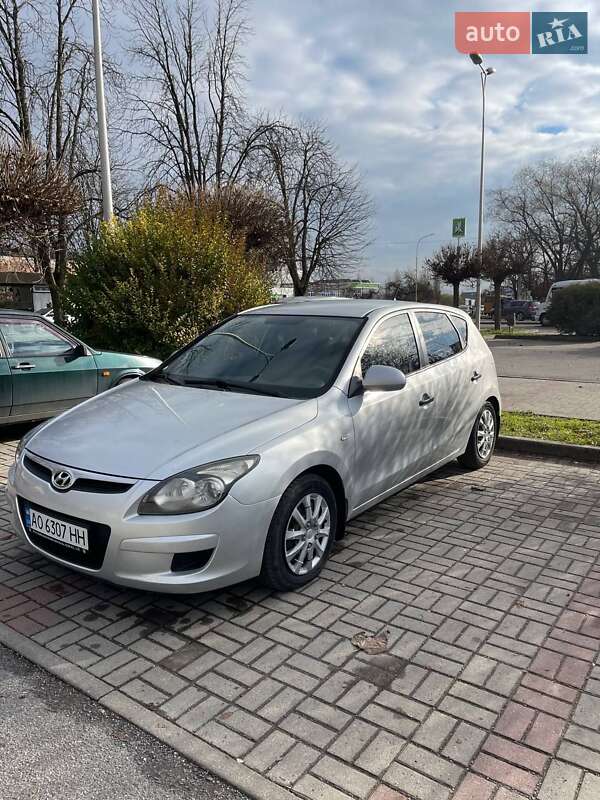 Хэтчбек Hyundai i30 2009 в Ужгороде