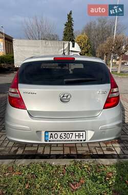 Хэтчбек Hyundai i30 2009 в 