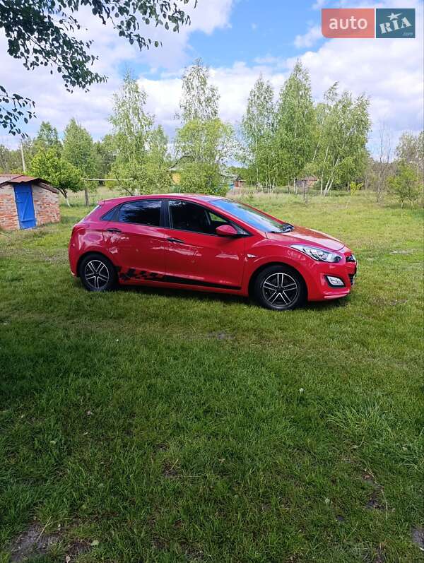 Хэтчбек Hyundai i30 2013 в Ратным