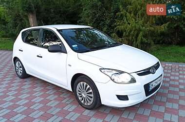 Хэтчбек Hyundai i30 2009 в 