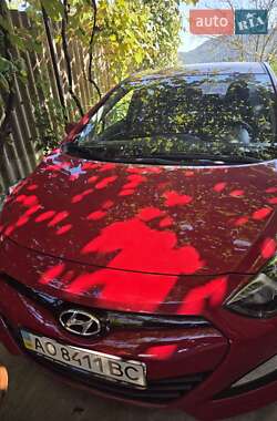 Хетчбек Hyundai i30 2013 в Хусті