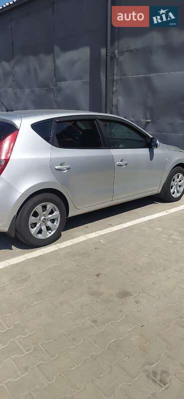 Хэтчбек Hyundai i30 2008 в Одессе
