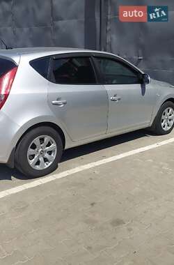 Хэтчбек Hyundai i30 2008 в 