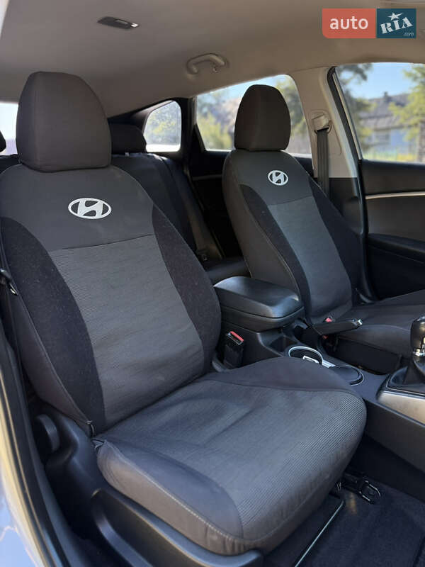 Универсал Hyundai i30 2013 в Надворной