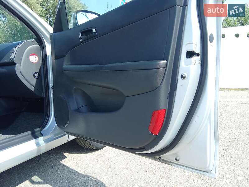 Універсал Hyundai i30 2009 в Чернігові