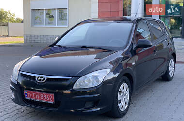 Хэтчбек Hyundai i30 2008 в Староконстантинове