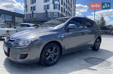 Хэтчбек Hyundai i30 2009 в 